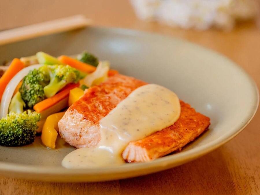 Salmão ao molho de maracujá