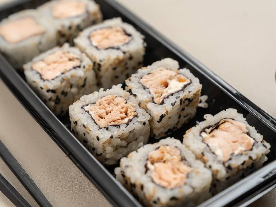 Uramaki salmão grelhado 8 unidades